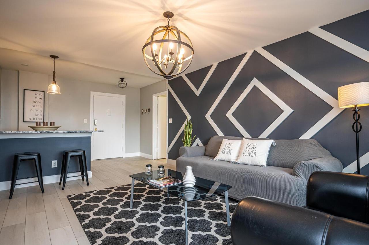 Heart Of Downtown! 2b1b! Onsite Parking! Lm1k1q1t Apartment