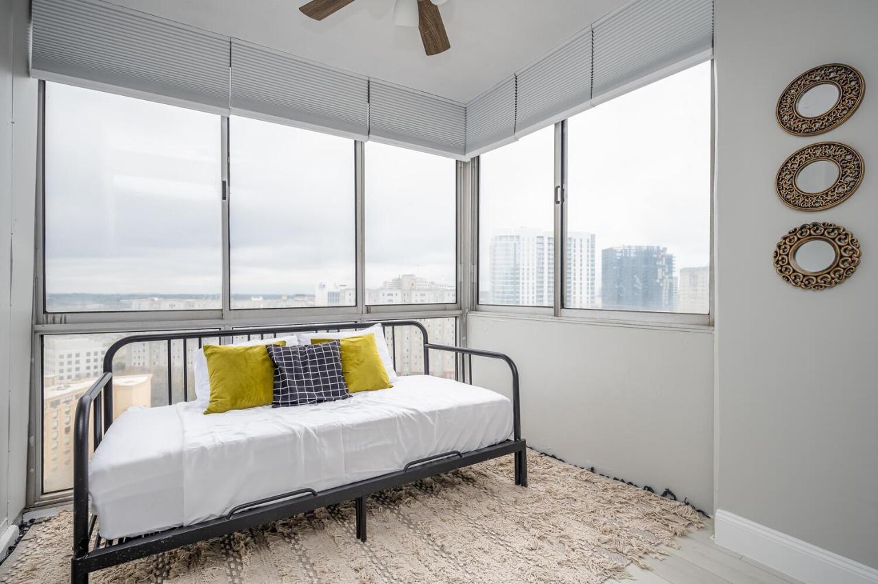 Heart Of Downtown! 2b1b! Onsite Parking! Lm1k1q1t
